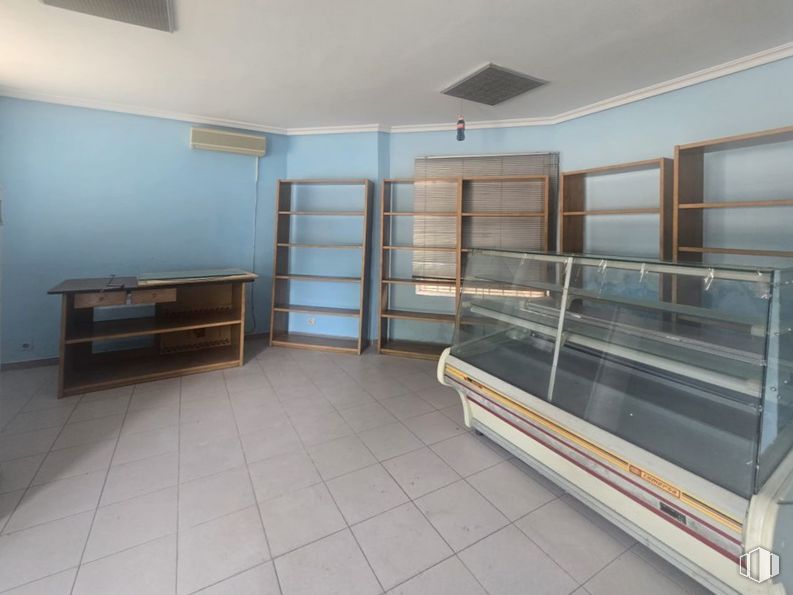 Retail for sale at Zona Santa María de Benquerencia, Toledo, 45007 with bookcase, desk, furniture, property, wood, interior design, shelving, architecture, building and floor around