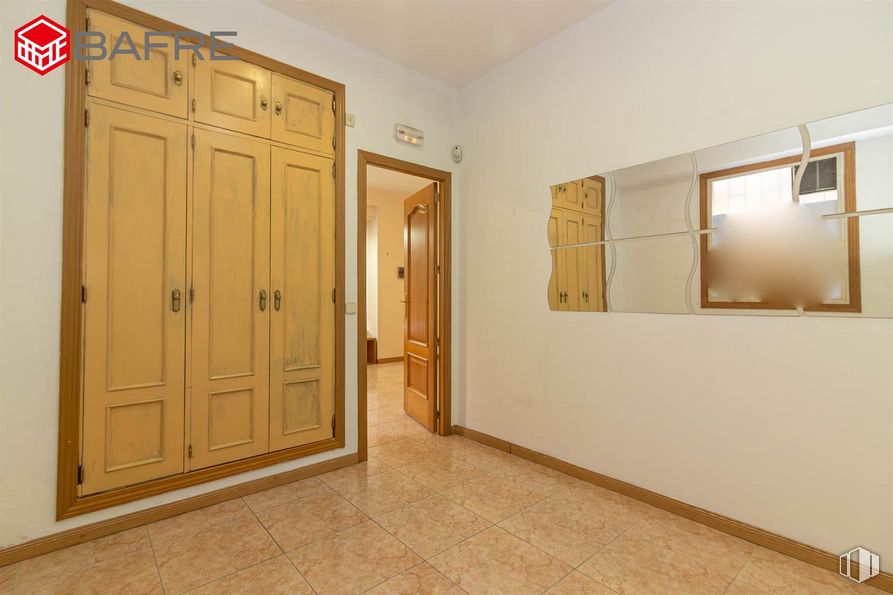 Local en venta en Calle Amor Hermoso, Usera, Madrid, 28026 con ventana, puerta, suelos, suelo, pared, madera, interiorismo, techo, habitación y suelos de madera alrededor