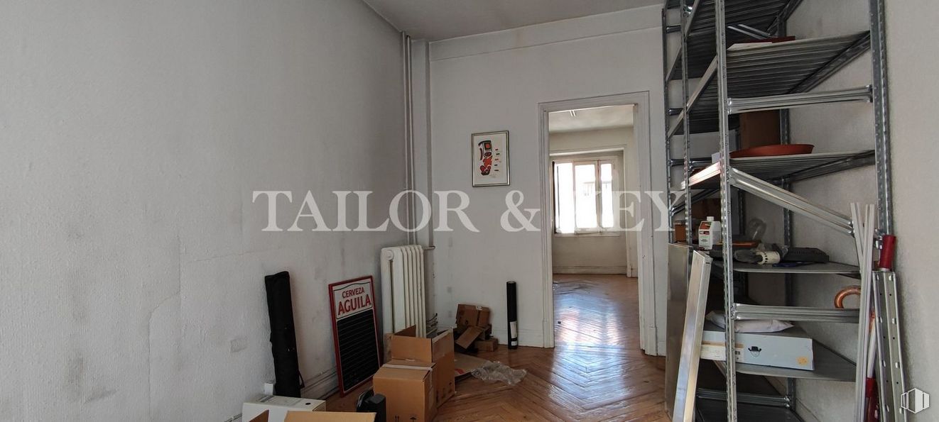 Office for rent at Calle Mayor, Centro, Madrid, 28013 with property, wood, fixture, building, interior design, floor, flooring, living room, shipping box and hardwood around