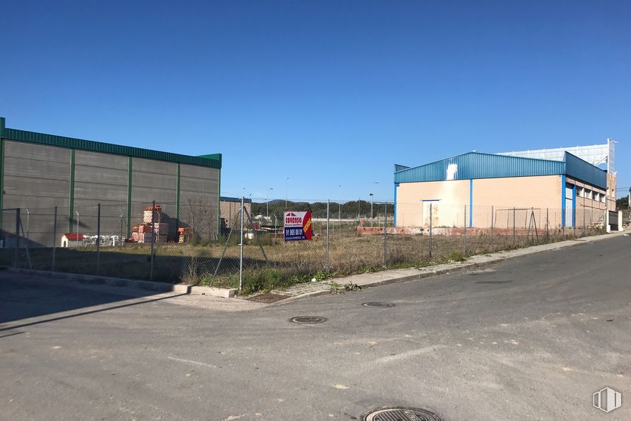 Suelo en venta en Zona industrial Chapinería, Chapinería, Madrid, 28694 con edificio, cielo, superficie de la carretera, asfalto, terreno, zona residencial, bienes raíces, gas, ciudad y carretera alrededor