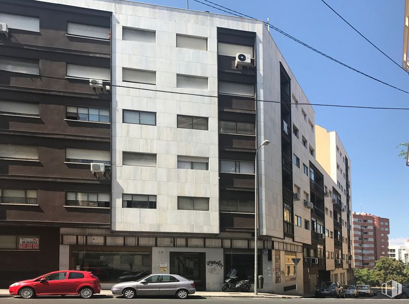 Local en venta en Calle Doctor Federico Rubio y Galí, 19, Tetuán, Madrid, 28039 con coche, edificio, cielo, rueda, propiedad, ventana, neumático, vehículo, infraestructura y bloque de torre alrededor