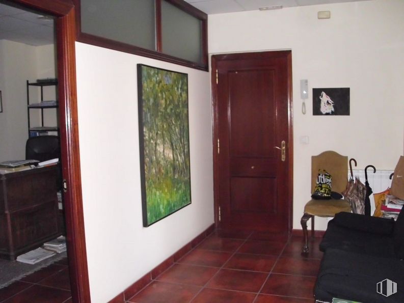 Office for sale at Calle Gabriel y Galán, 4, Ávila, 05001 with chair, door, property, building, window, fixture, wood, paint, textile, plant and interior design around