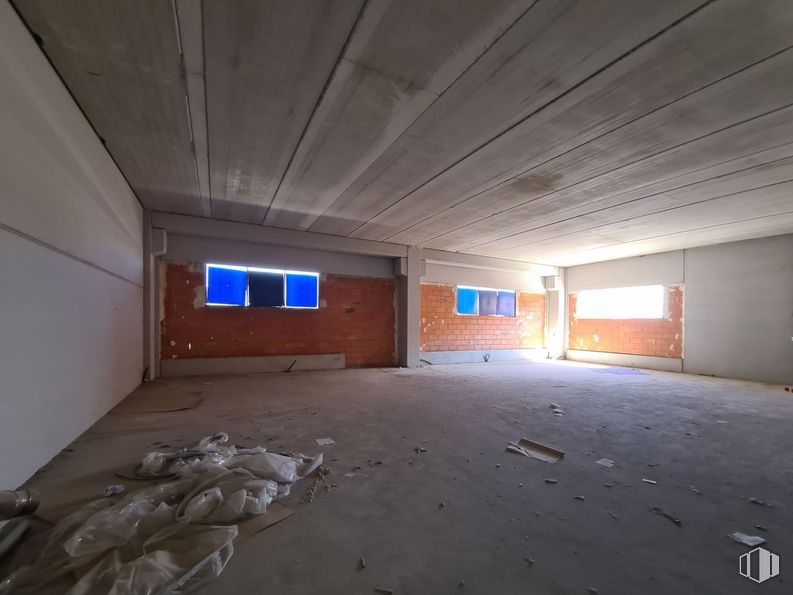 Nave en alquiler en Polígono industrial Hontoria, Segovia, 40195 con ventana, edificio, suelo, cielo, piso, pasillo, madera, gas, tintes y tonos y techo alrededor