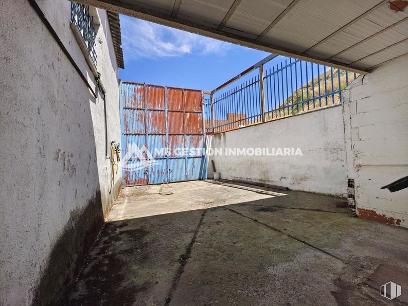 Nave en venta en Zona industrial, Parla, Madrid, 28980 con nube, cielo, superficie de la carretera, madera, arte, material compuesto, hormigón, ciudad, fachada y carretera alrededor