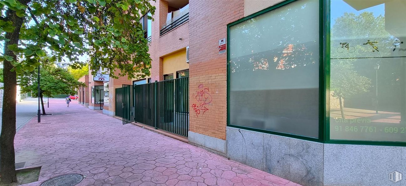 Local en venta en Calle Maestro Serrano, Colmenar Viejo, Madrid, 28770 con planta, edificio, ventana, superficie de la carretera, árbol, diseño urbano, asfalto, línea, pared y casa alrededor