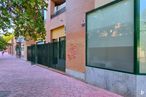 Retail for sale at Calle Maestro Serrano, Colmenar Viejo, Madrid, 28770 with plant, building, window, road surface, tree, urban design, asphalt, line, wall and house around