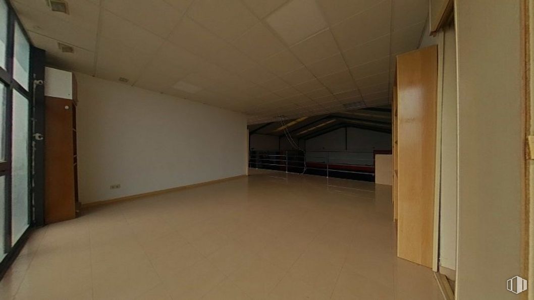 Industrial for sale at Calle Estaño, s/n, Illescas, Toledo, 45200 with door, hall, wood, fixture, floor, flooring, ceiling, composite material, space and hardwood around