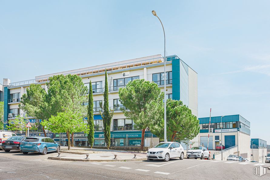 Oficina en alquiler en Avenida Doctor Severo Ochoa, 31, Alcobendas, Madrid, 28100 con coche, edificio, cielo, rueda, vehículo terrestre, neumático, vehículo, luz de la calle, vehículo de motor y diseño urbano alrededor