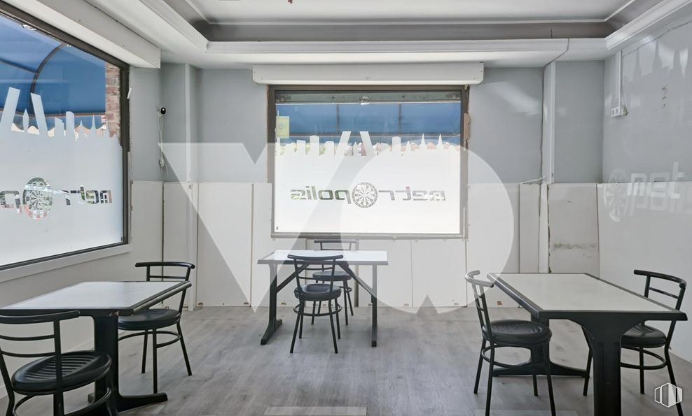 Retail for rent at Calle Fermín Caballero, Fuencarral - El Pardo, Madrid, 28034 with chair, kitchen & dining room table, table, furniture, property, building, architecture, interior design, flooring and floor around