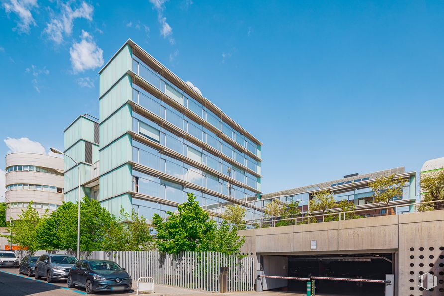 Oficina en alquiler en CA3, Calle Comandante Azcárraga, 3, Chamartín, Madrid, 28016 con coche, edificio, cielo, nube, día, propiedad, rascacielos, bloque de torre, condominio y casa alrededor