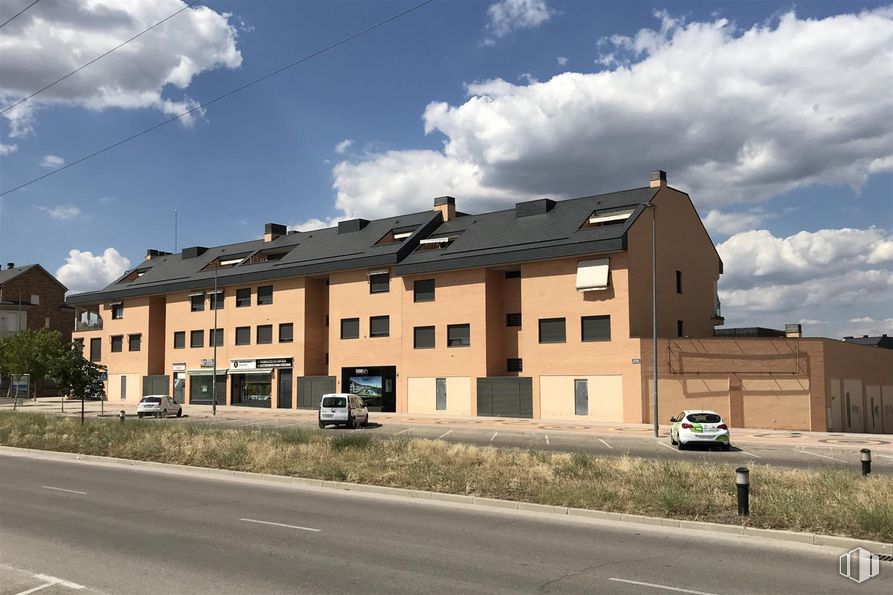 Local en alquiler en Calle Jacinto Benavente, 2, Villanueva del Pardillo, Madrid, 28229 con edificio, nube, cielo, ventana, planta, casa, coche, diseño urbano, fachada y zona residencial alrededor