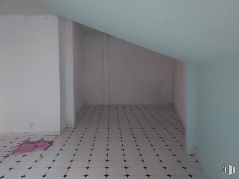 Local en venta en Calle Isla de Rodas, Fuencarral - El Pardo, Madrid, 28034 con pavimentos, piso, madera, accesorio, edificio, material compuesto, suelos de baldosas, pintura, rectángulo y escayola alrededor