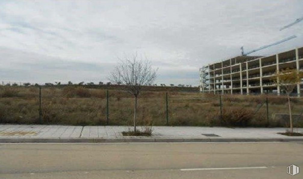 Land for sale at Avenida Mirador del Balconcillo, Guadalajara, 19002 with building, cloud, sky, plant, tree, land lot, overhead power line, grass, plain and landscape around