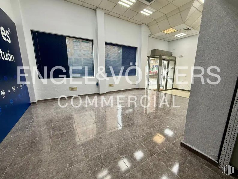 Local en venta en Calle Comandante Zorita, Tetuán, Madrid, 28020 con suelo, suelos, material compuesto, techo, edificio comercial, vidrio, sede, suelo de baldosas, aluminio y transparencia alrededor