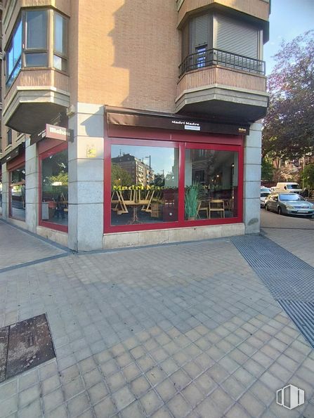 Local en alquiler en Calle Ferraz 8, Moncloa - Aravaca, Madrid, 28008 con ventana, edificio, superficie de la carretera, diseño urbano, barrio, asfalto, rueda, acera, planta y fachada alrededor