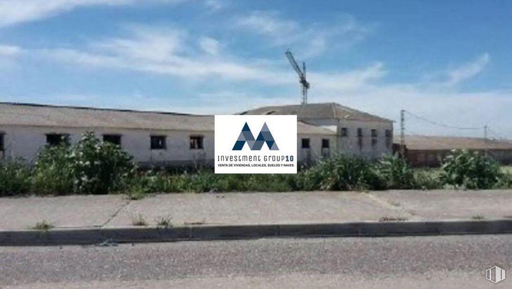 Land for sale at Carretera Escalonilla, Carmena, Toledo, 45531 with building, cloud, sky, plant, land lot, window, road, landscape, facade and signage around