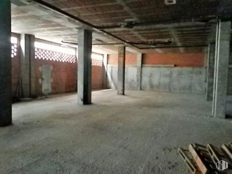 Retail for sale & for rent at Calle Agustín Rodríguez Sahagún, Ávila, 05003 with property, hall, building, floor, flooring, wood, ceiling, beam, concrete and building material around