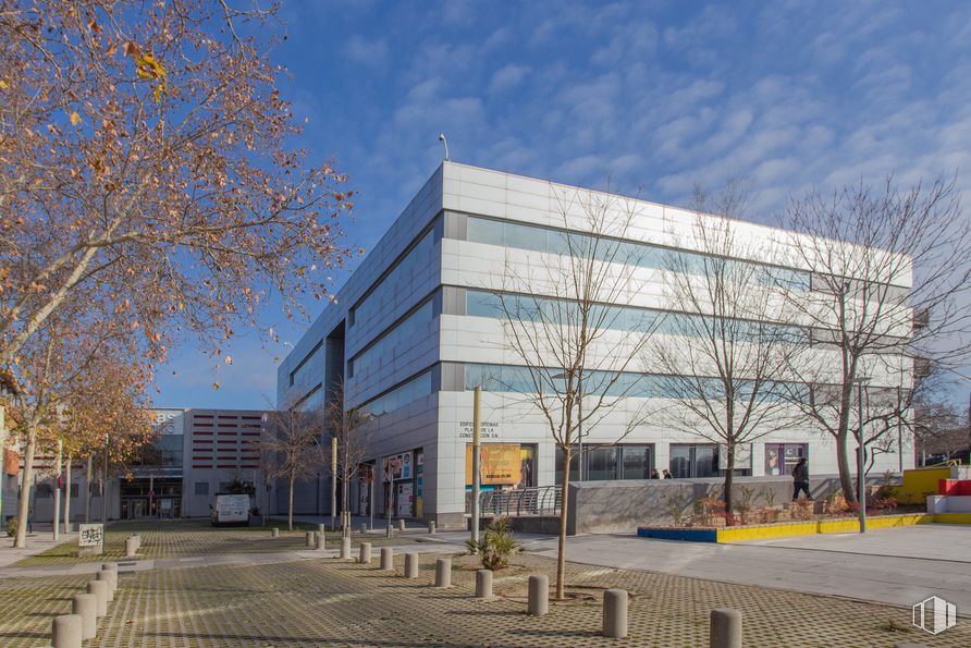 Oficina en venta en Rivas Centro, Plaza Constitución, 2, Rivas-Vaciamadrid, Madrid, 28529 con edificio, cielo, nube, durante el día, propiedad, planta, diseño urbano, alumbrado, árbol y arquitectura alrededor