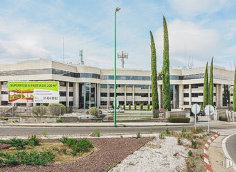 Oficina en alquiler en Edificio Torona, Avenida Europa, 24, Alcobendas, Madrid, 28108 con edificio, cielo, planta, nube, diseño urbano, fachada, carretera, paisaje, ciudad y uso mixto alrededor