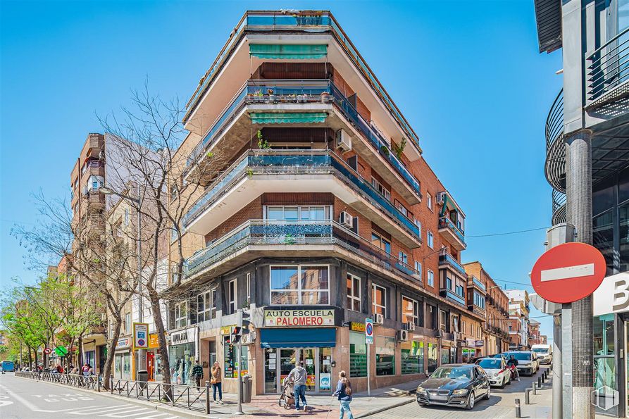 Local en venta en Calle Bravo Murillo, Tetuán, Madrid, 28020 con edificio, cielo, durante el día, infraestructura, vehículo, ventana, diseño urbano, coche, bloque de pisos y condominio alrededor