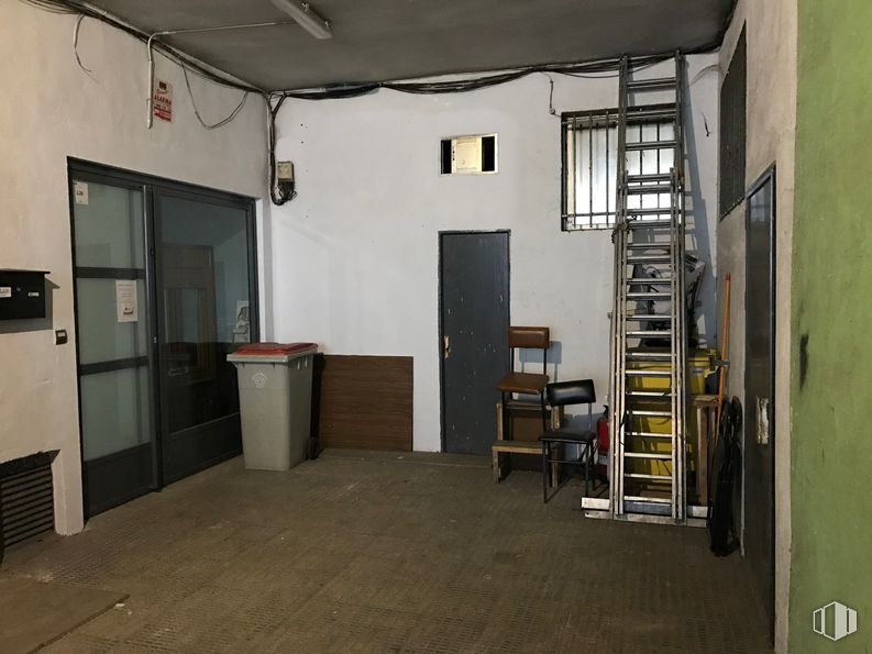 Local en alquiler en Avenida Padre Piquer, 29, La Latina, Madrid, 28024 con ventana, silla, accesorio, suelos, suelo, edificio, escalera, madera, puerta y estantería alrededor