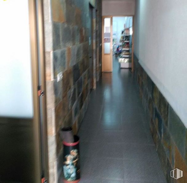 Retail for sale at Calle Pozo Nuevo, Escarabajosa de Cabezas, Segovia, 40291 with wood, fixture, flooring, floor, door, shelving, building, hardwood, house and hall around