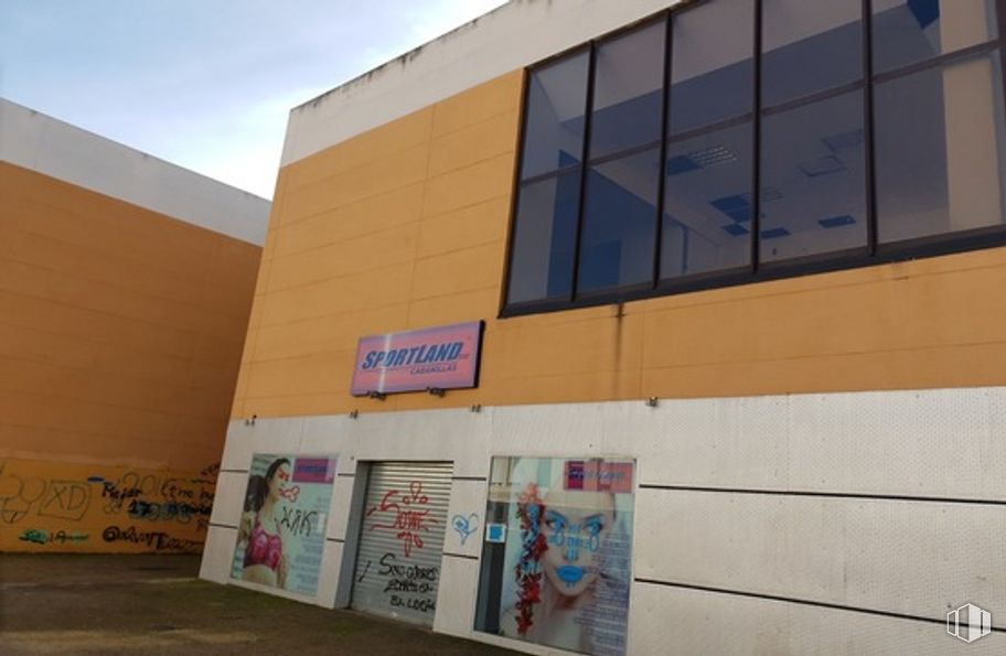 Retail for sale at Calle Virgen de la Vega, s/n, Cabanillas del Campo, Guadalajara, 19171 with window, building, sky, house, art, facade, commercial building, city, font and paint around