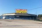 Retail for sale & for rent at Carretera Extremadura, 25, Navalcarnero, Madrid, 28600 with building, sky, billboard, facade, signage, landscape, sport venue, font, advertising and road around