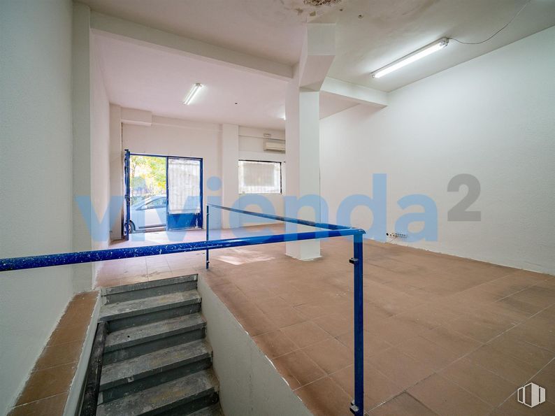 Local en venta en Calle Francisco Villaespesa, Ciudad Lineal, Madrid, 28017 con lámpara, alumbrado, ventana, suelos, suelo, techo, apartamento, hall, iluminación natural y material de construcción alrededor