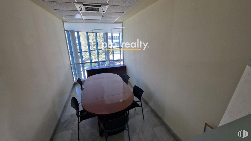 Office for sale at Calle Chile, Las Rozas de Madrid, Madrid, 28290 with chair, window, table, table top, glass, daylighting, transparency and desk around