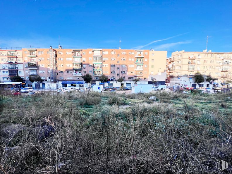 Suelo en venta en Calle Garganta Aisa, 6, Puente de Vallecas, Madrid, 28038 con edificio, cielo, ventana, planta, azur, diseño urbano, barrio, casa, zona residencial y hierba alrededor