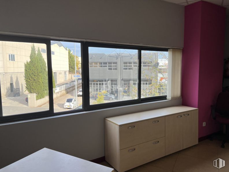 Oficina en venta en Zona Európolis, Las Rozas de Madrid, Madrid, 28230 con ventana, ebanistería, cajonera, mueble, edificio, propiedad, casa, accesorio, sombra y silla alrededor