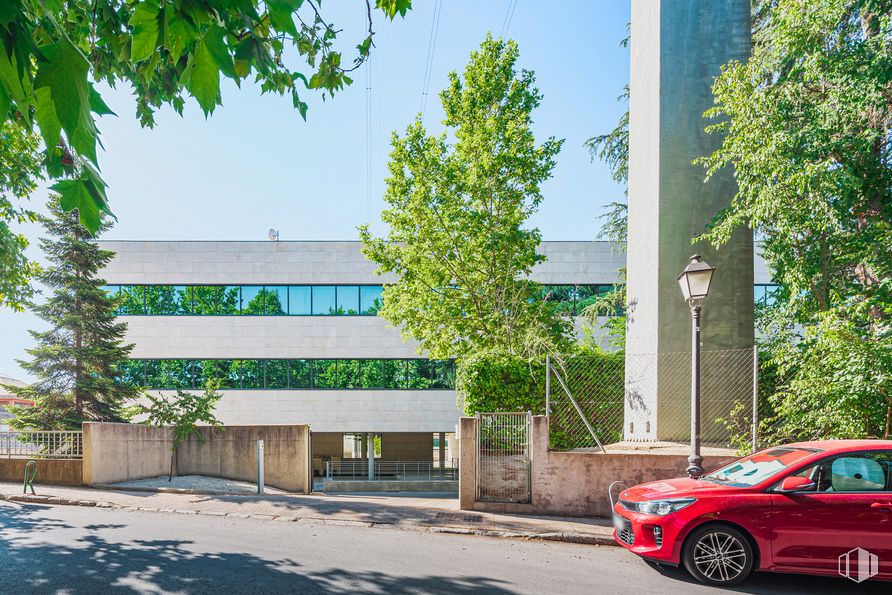 Oficina en alquiler en Edificio América II, Calle Proción, 7, Moncloa - Aravaca, Madrid, 28023 con rueda, coche, neumático, vehículo, cielo, planta, ventana, iluminación automotriz, edificio y vehículo de motor alrededor