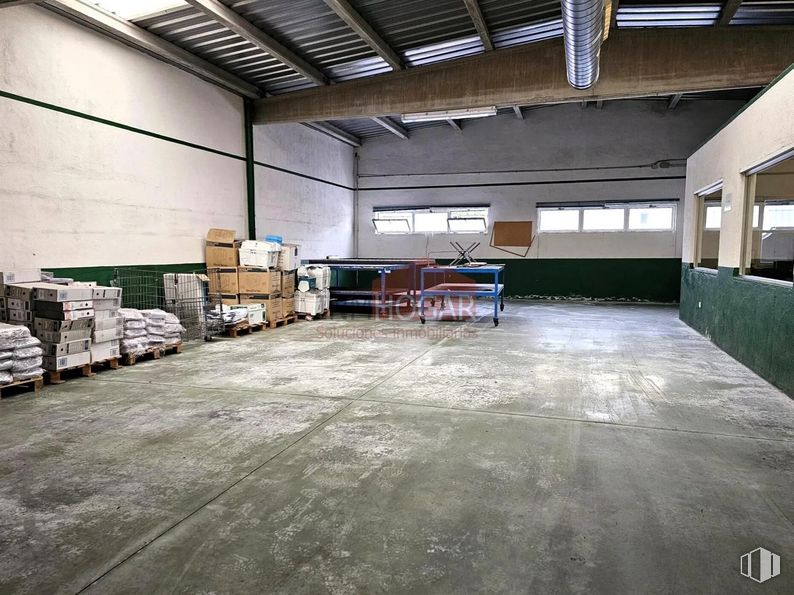 Industrial for sale at Polígono Hervencias, Ávila, 05004 with window, wood, floor, flooring, hall, gas, asphalt, composite material, concrete and hardwood around