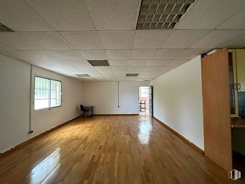 Industrial for rent at Calle Buenavista, Navalcarnero, Madrid, 28600 with window, flooring, floor, wall, wood flooring, wood, ceiling, interior design, laminate flooring and hardwood around