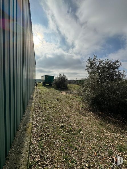 Land for sale at Pl. Diseminados 5021, Santorcaz, Madrid, 28818 with building, cloud, sky, plant, land lot, road surface, sunlight, grass, woody plant and landscape around