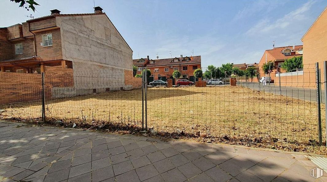 Suelo en venta en Loranca, Fuenlabrada, Madrid, 28942 con edificio, cielo, nube, superficie de la carretera, asfalto, planta, ventana, terreno, árbol y casa alrededor