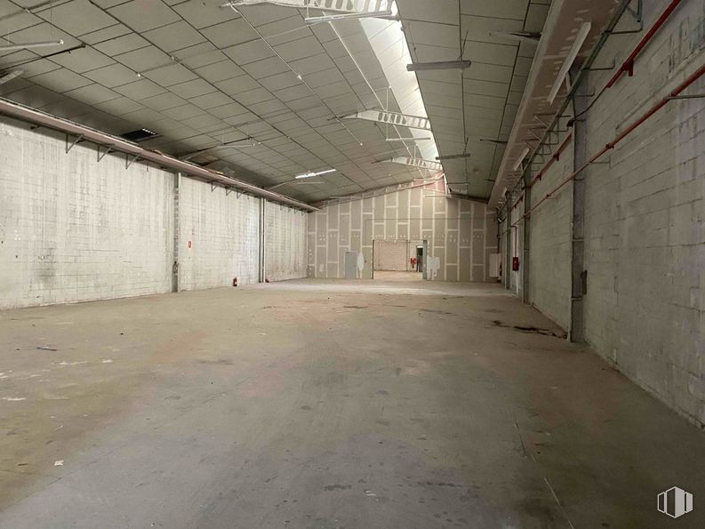 Industrial for rent at Zona industrial, Torrejón de Ardoz, Madrid, 28850 with floor, flooring, ceiling, composite material, warehouse, concrete, building material, fluorescent lamp, beam and hall around