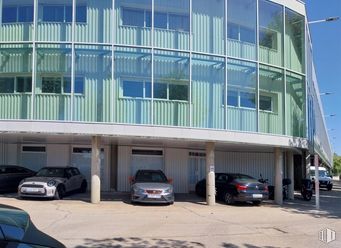 Office for sale at Camino de las Rejas, Coslada, Madrid, 28820 with car, building, window, land vehicle, automotive parking light, wheel, vehicle, tire, urban design and condominium around