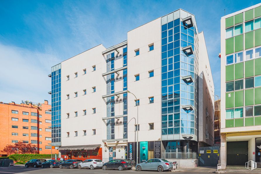 Office for rent at Calle Cronos, 10, San Blas - Canillejas, Madrid, 28037 with building, car, daytime, wheel, cloud, sky, window, infrastructure, condominium and urban design around