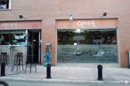 Retail for sale at Avenida Peseta, Carabanchel, Madrid, 28054 with property, window, fixture, font, facade, gas, brick, brickwork, city and human settlement around