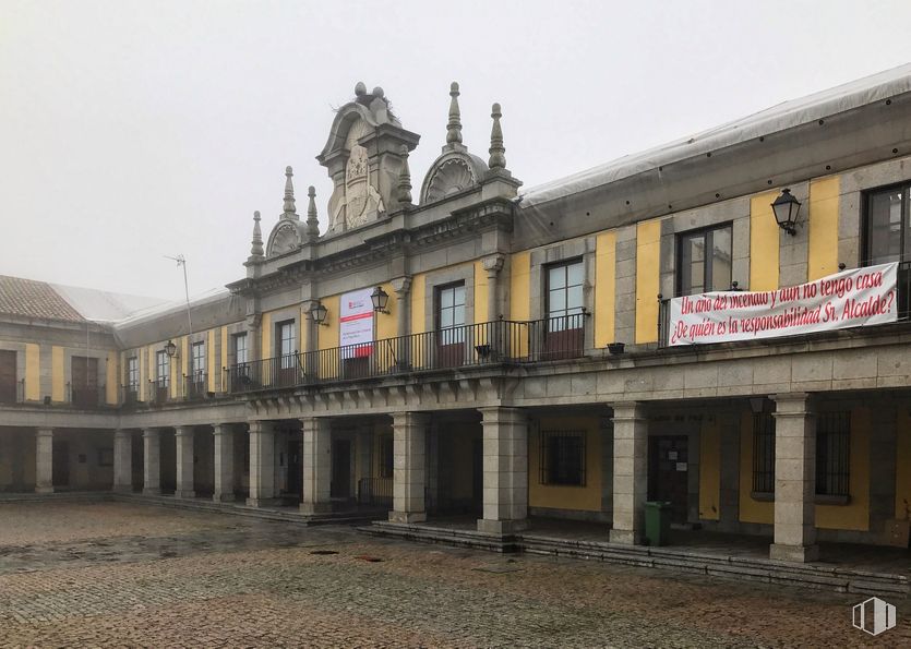 Local en venta en Plaza Mayor, 1, Brunete, Madrid, 28690 con edificio, ventana, cielo, fachada, ciudad, casa, planta, calle, arquitectura medieval y uso mixto alrededor