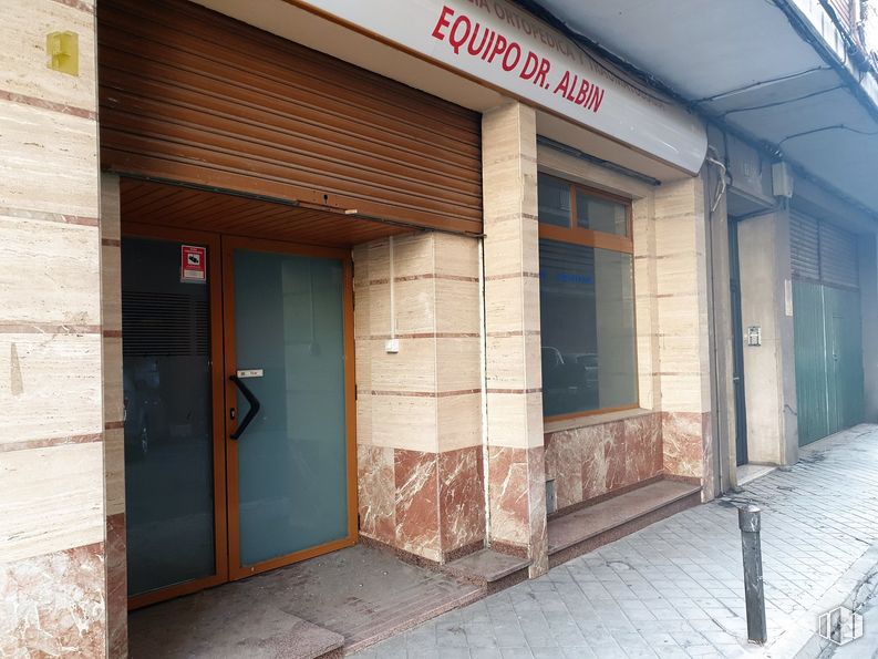 Retail for sale & for rent at Zona Centro, Talavera de la Reina, Toledo, 45600 with window, door, building, fixture, house, wood, brick, real estate, facade and brickwork around