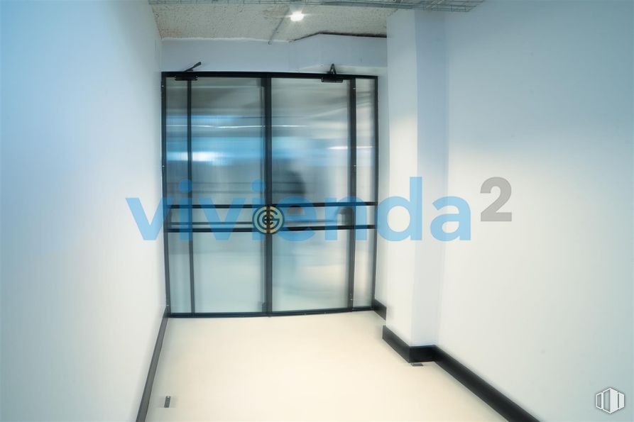 Local en venta en Calle Domenico Scarlatti, Chamberí, Madrid, 28003 con vidrio, transparencia, aluminio, ferretería doméstica y puerta de casa alrededor