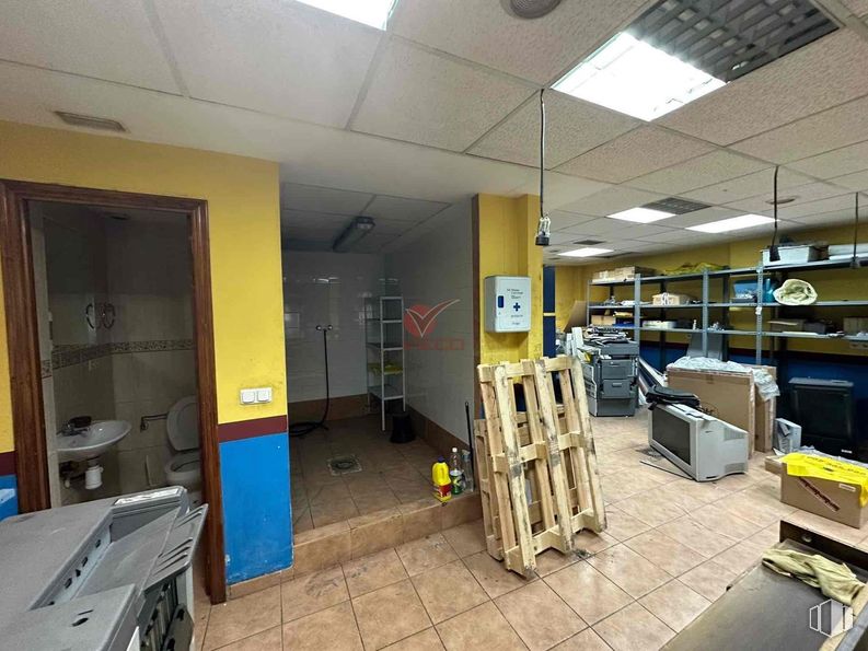 Retail for sale at Calle Fermín Caballero, Cuenca, 16004 with flooring, ceiling, floor, interior design, lighting, furniture, room, office equipment, shelving and desk around