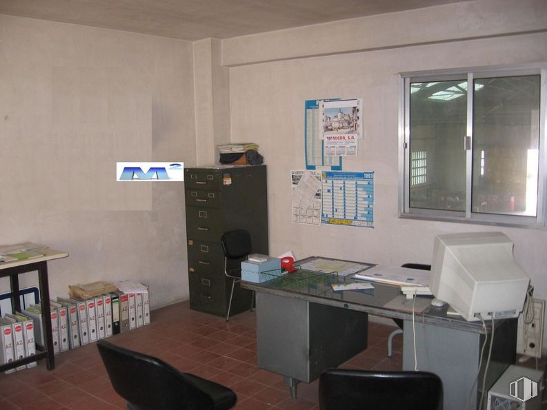 Industrial for sale at Zona Industrial, Cobeña, Madrid, 28863 with chair, filing cabinet, window, desk, table, home appliance, building, furniture, flooring and floor around