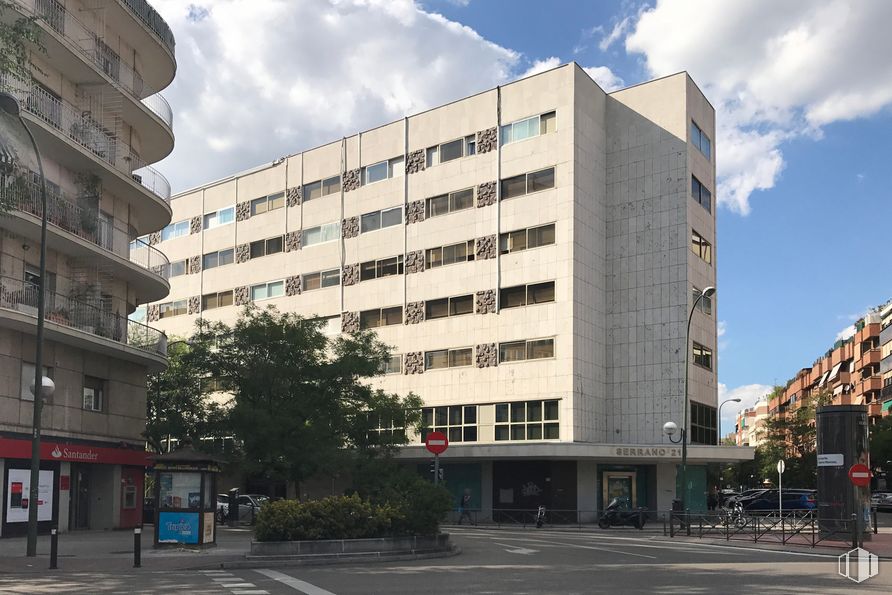 Oficina en venta en Calle Serrano, 213, Chamartín, Madrid, 28016 con edificio, nube, cielo, propiedad, ventana, árbol, diseño urbano, bloque de pisos, vecindario y edificio comercial alrededor