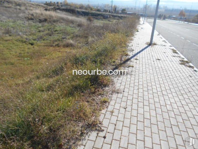 Suelo en venta en Camino Viejo de Tornadizos, Ávila, 05003 con planta, pendiente, superficie de carretera, asfalto, hierba, diseño urbano, vía pública, cobertura del suelo, árbol y carretera alrededor