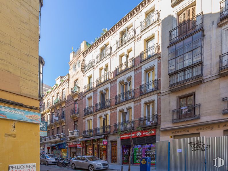 Local en alquiler en Zona Chueca, Centro, Madrid, 28004 con edificio, coche, ventana, propiedad, rueda, cielo, neumático, infraestructura, diseño urbano y vehículo alrededor