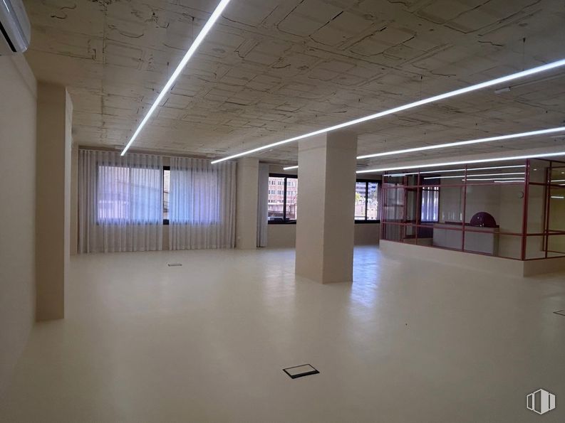 Oficina en alquiler en Calle Orense, 68, Tetuán, Madrid, 28020 con accesorio, hall, suelos, suelo, propiedad material, vidrio, techo, espacio, evento y habitación alrededor